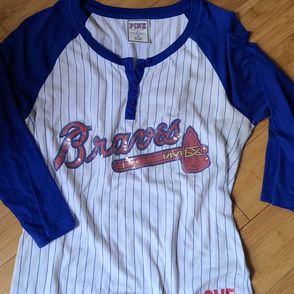 Pink Braves Top